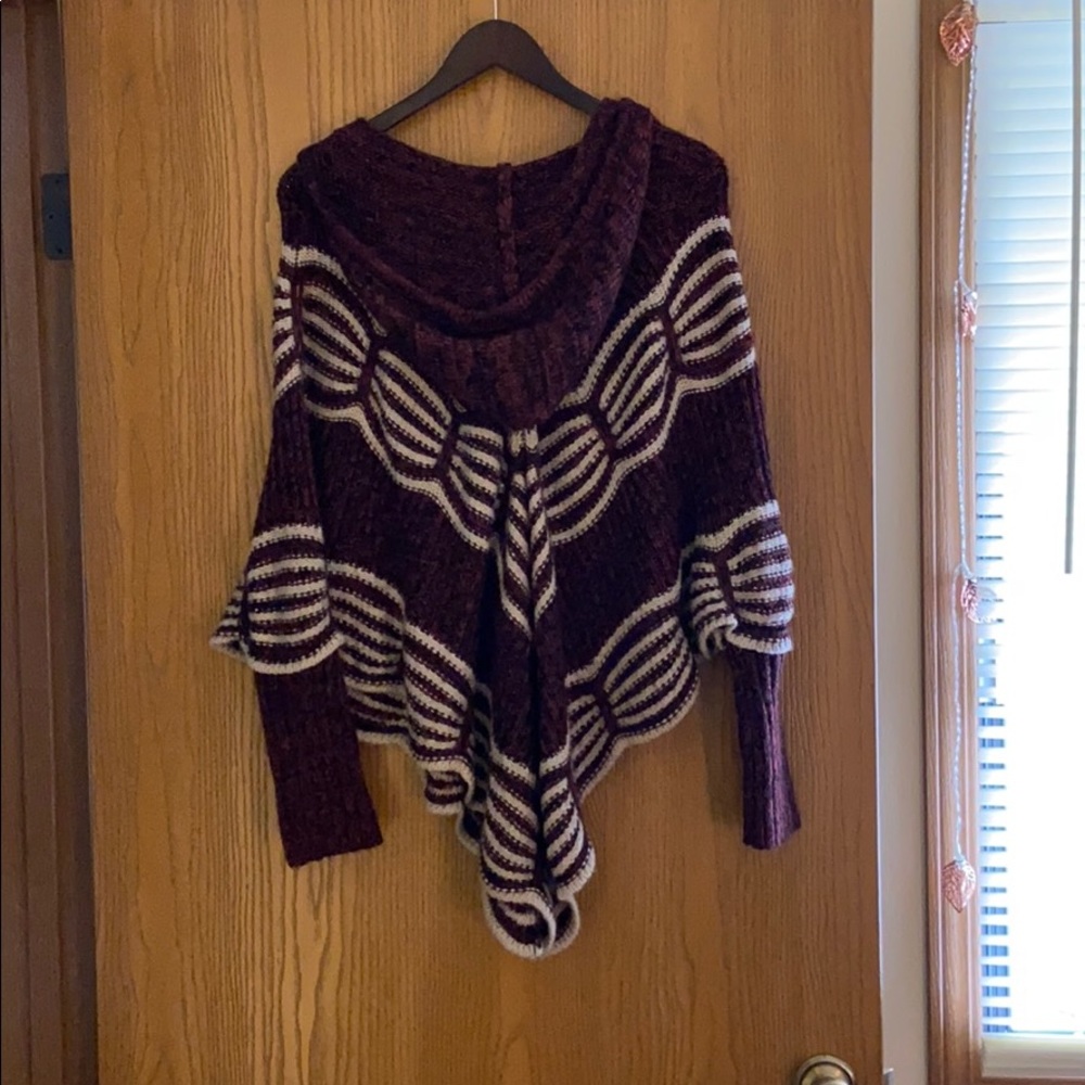 Maroon sweater - Picture 2 of 3